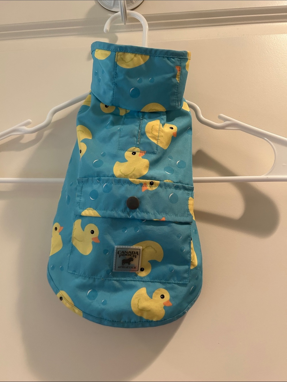 Canada Pooch Duck Print Dog Pet Hooded snap poncho raincoat size 10(fits 5-8lbs)